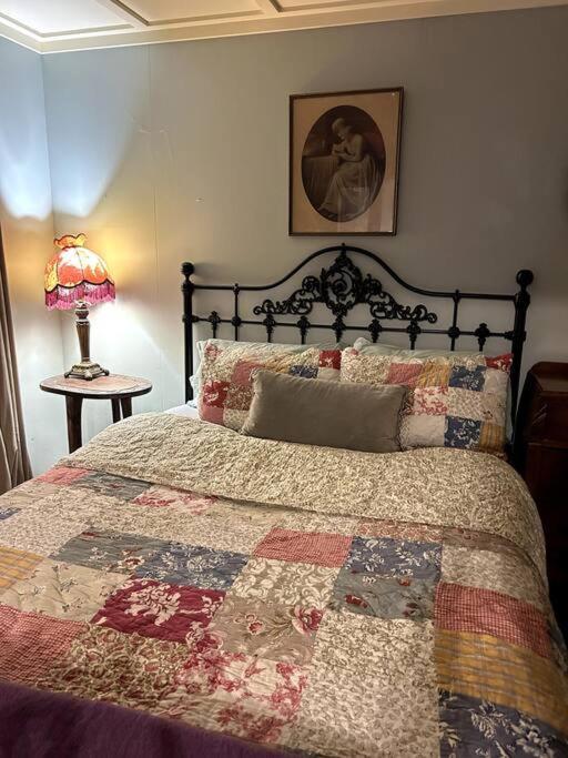 Oakura Pond Cottage - A Unique Kiwi Holiday Bach מראה חיצוני תמונה